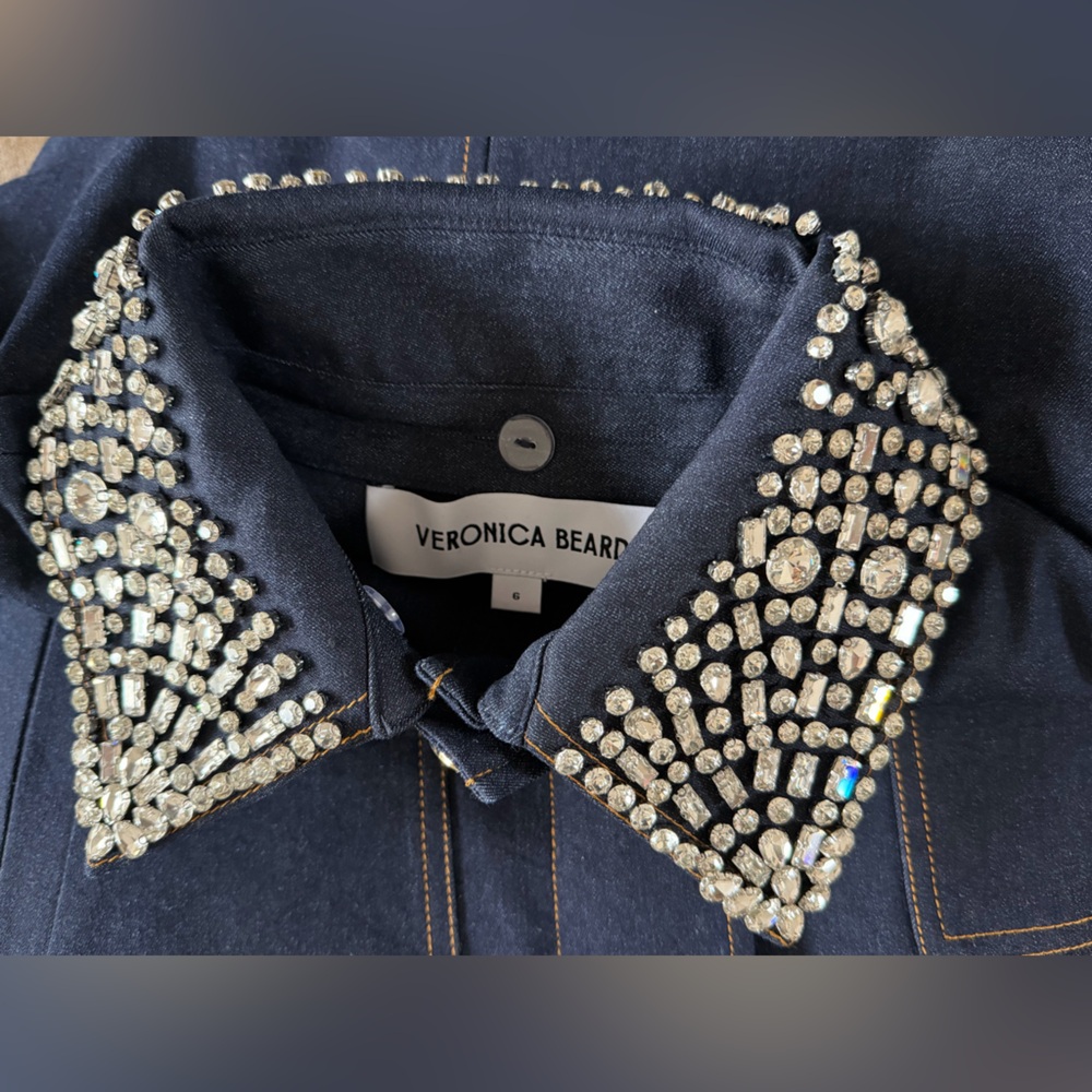 Veronica Beard Barrington Denim Cropped Jacket
Blue Embellished-Collar - size 6 - Picture 11 of 12